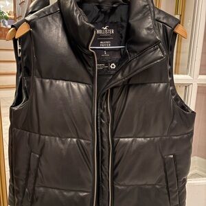 Hollister Women's Black Puffer Vest